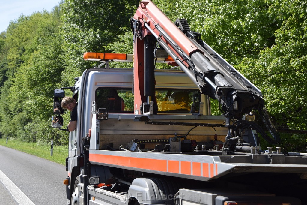 LKW in Boeschung A 3 Rich Frankfurt Hoehe Roesrath Lohmar P124.JPG - Miklos Laubert